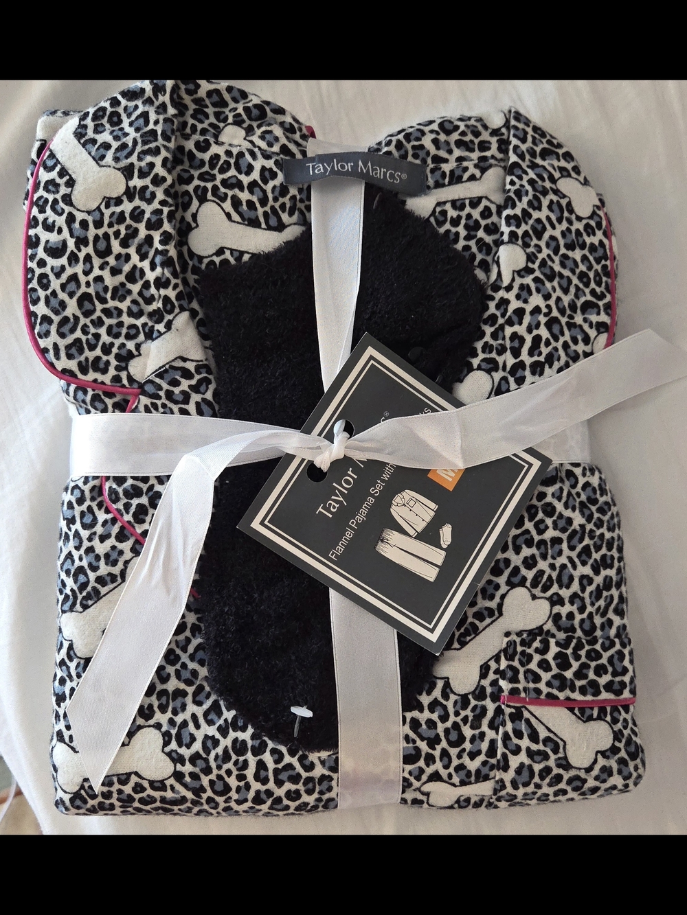 Women’s Black & White Leopard Bone Pajama Set Size Medium